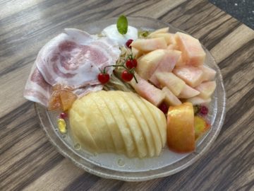 山梨県一宮の走りの桃の限定麺